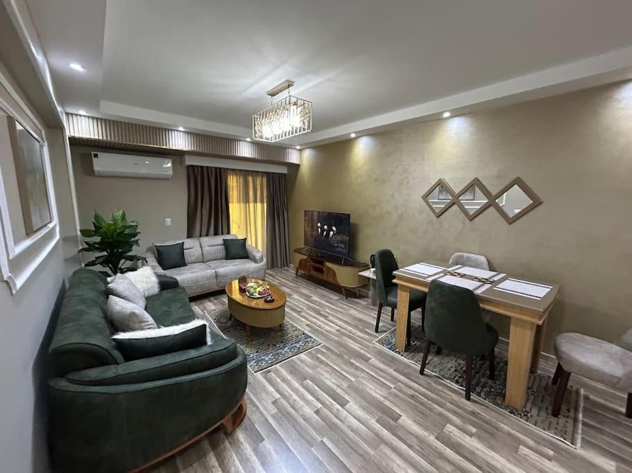 Skyline Luxury Suites 5 Mins From Cairo Airport Екстериор снимка